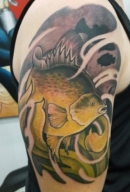 肩部老派风格的彩色大鱼纹身图案