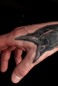 手部灰色大逼真的尖叫乌鸦纹身图案