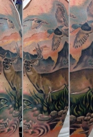 彩色的鹿与鸭子和鱼纹身图案