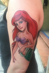 大臂可爱的卡通艾莉尔美人鱼纹身图案