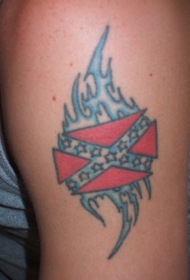 肩部彩色联邦国旗部落纹身图案