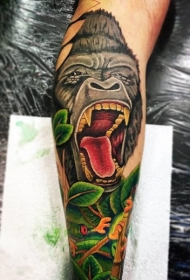 彩色的咆哮大猩猩和热带青蛙纹身图案