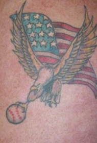 抓棒球的鹰和美国国旗纹身图案