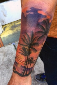 小臂浪漫色彩的日落与棕榈树纹身图案