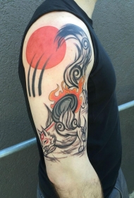 手臂壮观的狐狸和红太阳纹身图案