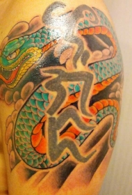 鲜艳的蛇和日文纹身图案