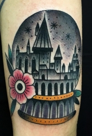 手臂老派风格的彩色神奇城堡和花纹身