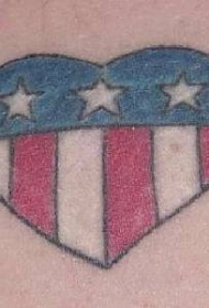 肩部彩色爱心与美国标志纹身图案