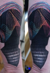手臂超现实主义风格的彩色人肖像纹身
