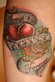 手臂彩色玫瑰与爱心纹身图案