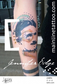 手臂超现实主义风格的彩色尼古拉特斯拉纹身