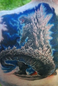 背部惊人设计的大规模邪恶恐龙纹身图案