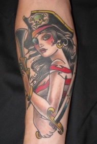 手臂彩色女海盗纹身图案