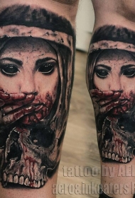 小腿恐怖风格色彩恶魔女人脸纹身图案