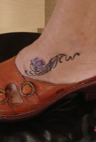 女性脚背卷曲脚植物图腾纹身图案