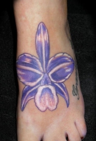 脚背彩色紫兰花纹身图案