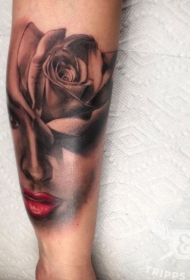 手臂逼真好看的玫瑰花与女人肖像纹身