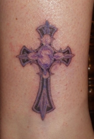 紫色的十字架花纹纹身图案