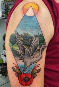 大臂彩色几何风景天鹅和花纹身图案