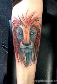 手臂水彩风格狮子头纹身图案