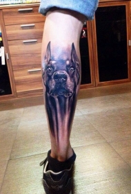 小腿黑色杜宾犬纹身图案