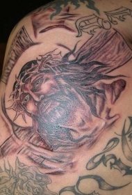 耶稣和木头十字架纹身图案