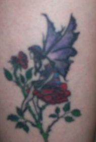 腿部红玫瑰与精灵纹身图案