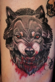 血腥的狼头和小十字架纹身图案