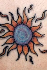 肩部彩色太阳花纹身图案