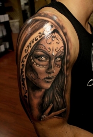 肩部棕色墨西哥头骨女孩肖像纹身图案