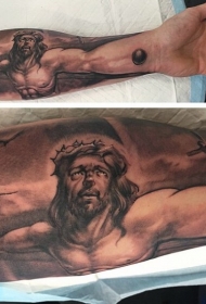 手臂宗教受难的耶稣纹身图案