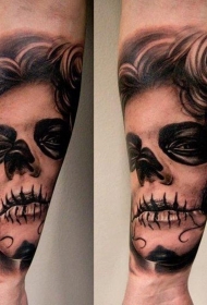 手臂严峻的死亡女孩肖像纹身图案