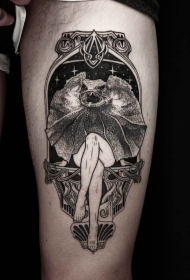 大腿点刺彩色的女人腿与邪恶蜥蜴纹身图案