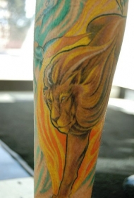 个性的狮子与水火交融纹身图案