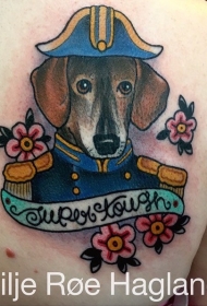 军犬和彩色花卉英文字母纹身图案