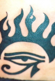 火焰与荷鲁斯之睛纹身图案