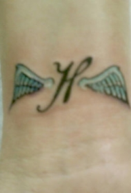 手腕彩色翅膀字母纹身图案