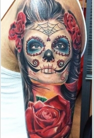 肩部彩色死亡女孩与玫瑰纹身图案