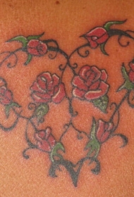 腰部彩色红玫瑰心形纹身图片