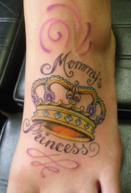 脚背皇冠和母亲英文纹身图案