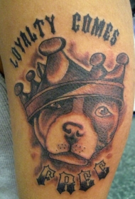 戴皇冠的忠诚狗纹身图案