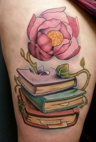 大腿彩色幻想花与书籍程式化纹身图案