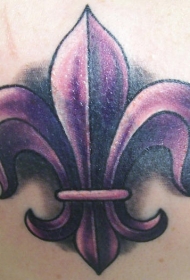 背部彩色紫色鸢尾纹身图案