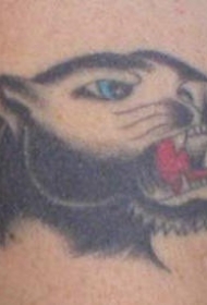 肩部彩色咆哮的豹头纹身图片