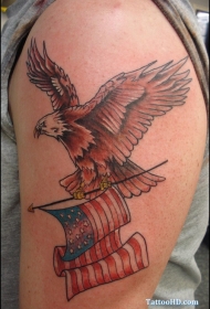 带有美国国旗的鹰纹身图案