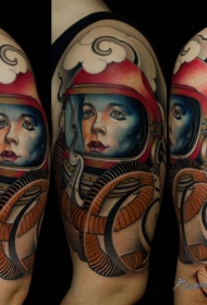 肩部彩色女宇航员头像纹身图案