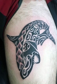 腿部黑色玻利尼西亚风格大鲨鱼纹身图案