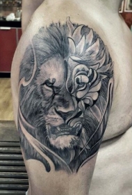 肩部灰色狮子头与莲花纹身图片