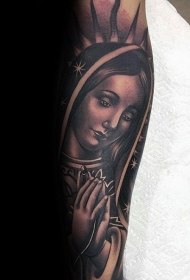 手臂宗教风格的祈祷女人纹身图案