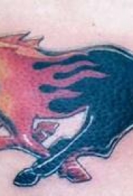 腹部彩色奔跑的火焰马纹身图片